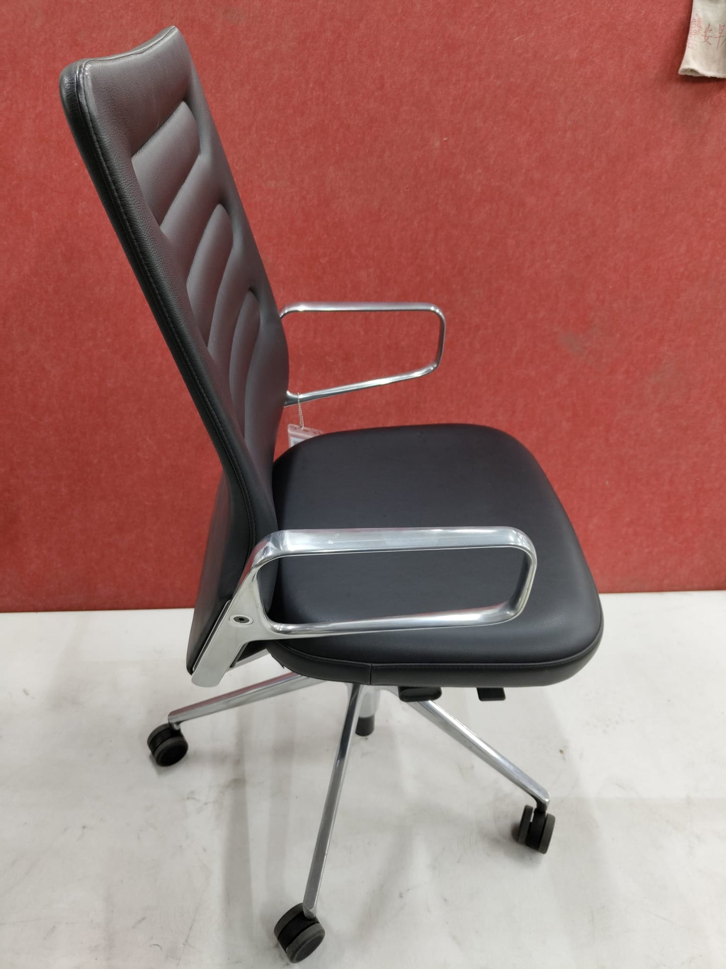 [Vitra] AC5 Swift chair